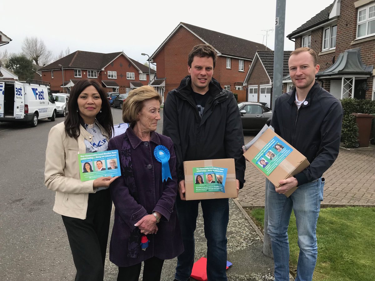 As we ran out of cards during our campaigning in Kenilworth Ward today, Farida Turner was quick on the rescue to drop more.          Thanks Farida. 
Harry Mortimer, candidate from Bushey St James also helped us today. ⁦<a href="/HertsmereTories/">Hertsmere Tories</a>⁩ ⁦<a href="/Conservatives/">Conservatives</a>⁩