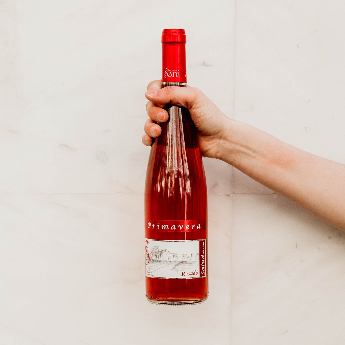 Para los #viernes lluviosos, sabor de primavera. ¿necesitas algo más?
.
.
.
#MuchoQueHacerteSentir #CalidadExtremeña #VinoParaEnamorar #TradicionExtremeña #bodegasSani #Chardonnay #Primavera #Madrid #WineLover #Wine #Winery