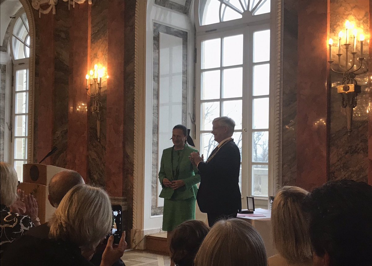 Ein wundervoller Abend in einer wundervollen Location, begleitet von wundervollen musikalischen Klängen... Das war die Verleihung der Ehrensenatorinnenwürde an <a href="/JohannsenMj/">Marion Johannsen🇩🇪🇪🇺</a> - eine beeindruckende Persönlichkeit und Netzwerkerin. Danke!