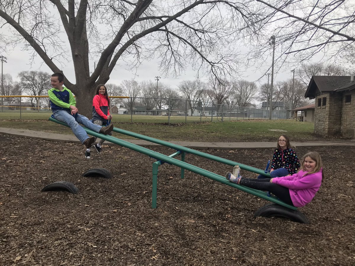 MissBentley_'s tweet photo. Such an amazing Friday to end a tough week of testing! We participated in “flashlight Friday” with the kindergarteners and celebrated “filling our bucket“ with a walk to the park! It was a great day! @WiltonElem https://t.co/1dcuKBpInR