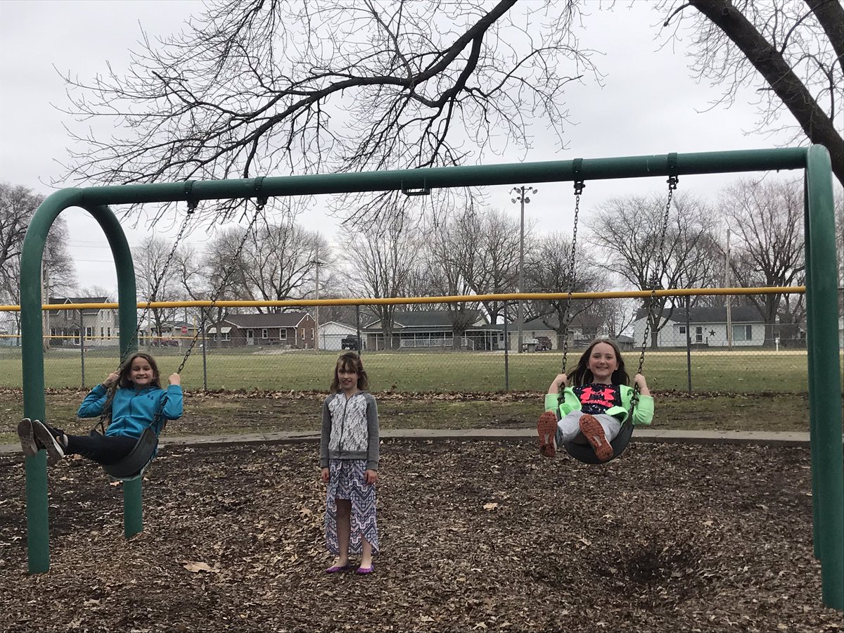 MissBentley_'s tweet photo. Such an amazing Friday to end a tough week of testing! We participated in “flashlight Friday” with the kindergarteners and celebrated “filling our bucket“ with a walk to the park! It was a great day! @WiltonElem https://t.co/1dcuKBpInR