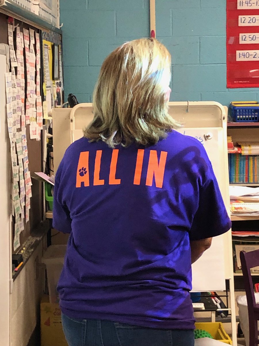We are #AllIn at ⁦<a href="/EbenezerAvenue/">Ebenezer Avenue Elementary School</a>⁩ today! Thanks, Mrs. Potter for representing Tigers Read! ⁦<a href="/btpotter10/">BT Potter</a>⁩ ⁦@rrcna_org⁩ ⁦<a href="/ClemsonReads/">CUTC</a>⁩ ⁦<a href="/RockHillSchools/">Rock Hill Schools</a>⁩ ⁦<a href="/KirellJohn/">john_kirell</a>⁩