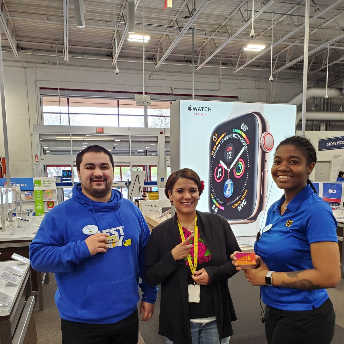 Quick huddle with Best Buy Dublin team on "Why Sprint?!?!" They know Sprint is THE Best Value out here!!! They are ready to spread the word to customers! #WeAreNW #SprintownsNR @TinaNR_Sprint @SprintHL <a href="/NRSPG_ESeaton/">Eric Seaton</a> <a href="/suehyun_chung/">Suehyun Johan Chung</a>