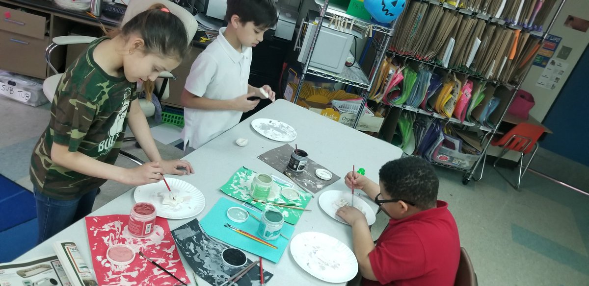 CreateWithCarr's tweet image. This week in the art room! Oragami,  glazing flat, collaborative hula hoop weaving and more! #centersd #icebulldogs @ICEBULLDOGS @CenterSD