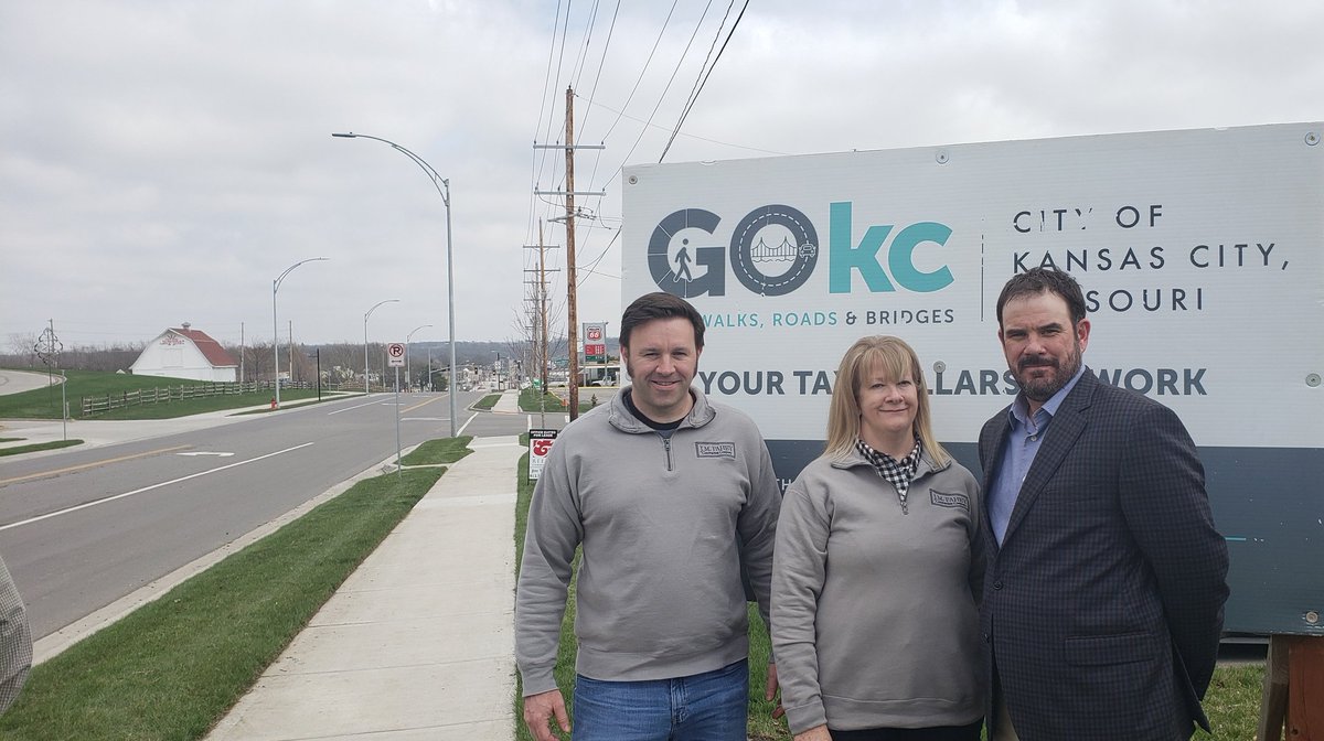 MartinCityMO's tweet image. Shoutout to all the Martin City CID businesses, @KCMOPlanning, @mcmanuskc @Scott_TaylorKC @vwolgast @SouthKCChamber, @ThinkViralKC, JMFahey Construction &amp;amp; @EDCKC for your relentless efforts to move our 135th Street project forward! 🙌