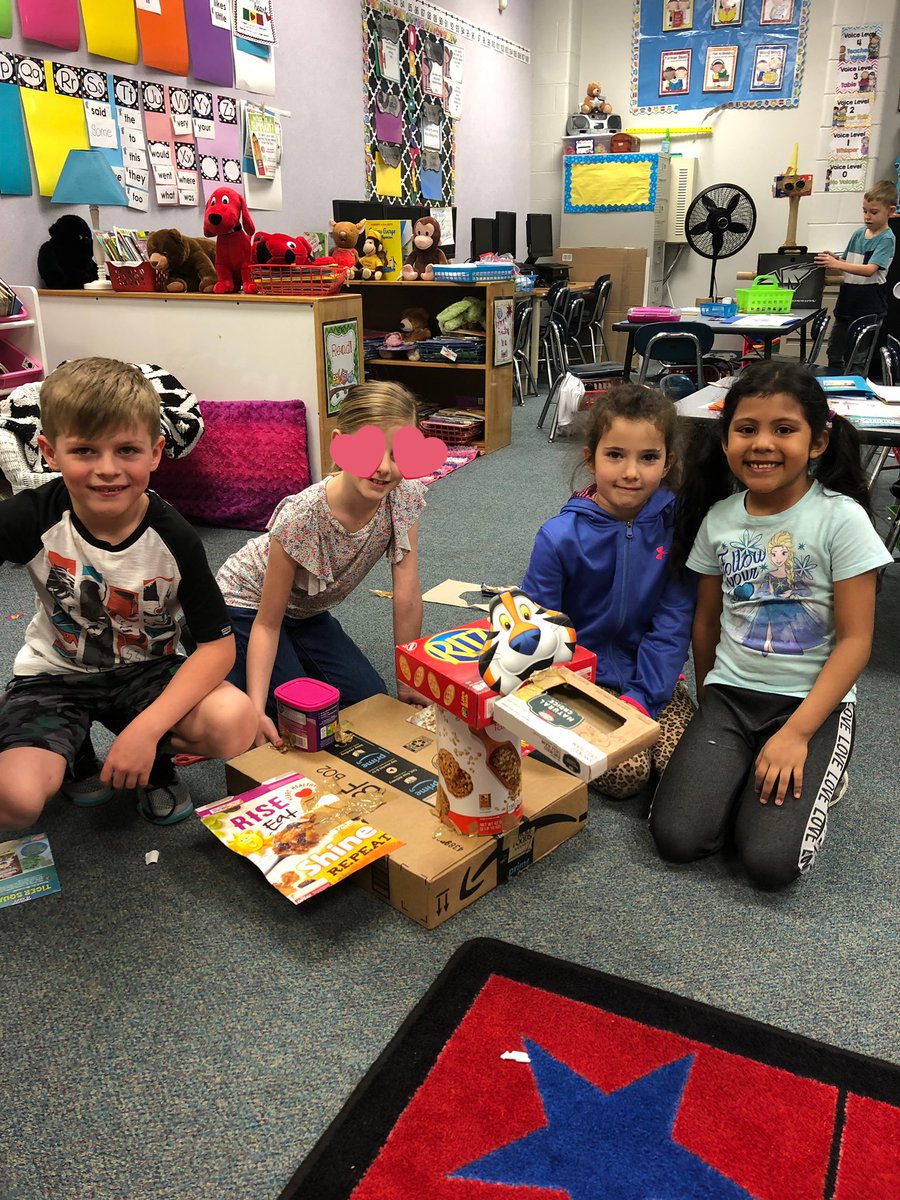 amymarlotabor's tweet photo. Tabor Owls 🦉 constructing 3D animals and robots out of recycled materials today! #FirefliesInFirst https://t.co/itwyOOzk7v