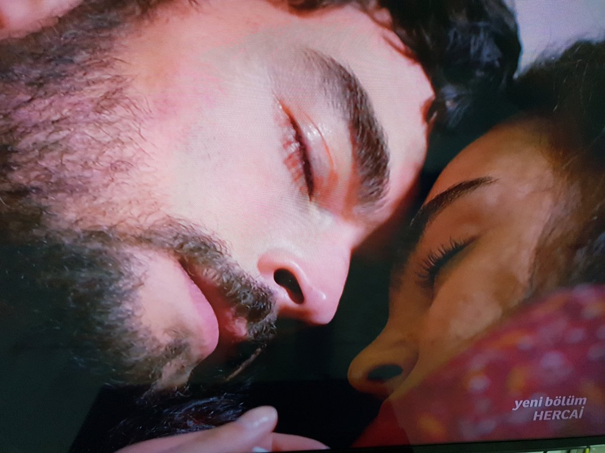 Kapı açılıp içeri azize ve gönül cadısı girmedi şükür sdkdkkdfkf #Hercai
#intikamuğruna