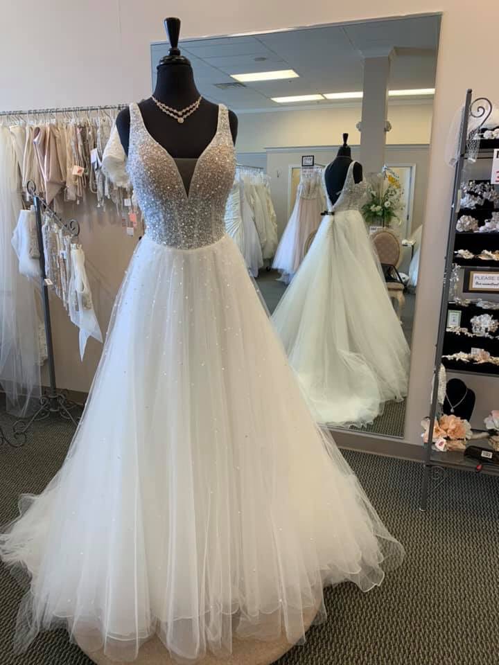 whitedressbride's tweet photo. 👰 STORE CLOSING SALE 👰 Only a couple bridal appointments left for this weekend, call 316-729-6300 to schedule yours! EVERYTHING 30%! A great time to shop for veils, headpieces, jewelry, slips, and all other accessories!
#thewhitedressict https://t.co/5YYupqOySs