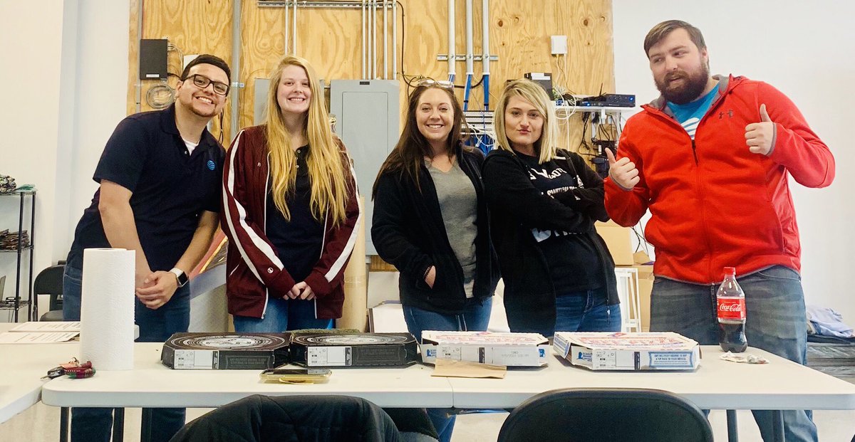 ProTech_Nanci's tweet image. Lot’s of MPPizza parties happening today with our @PrimeComms partners!! We appreciate you and so do your customers! Awesome Open Enrollment! @CR_ProTech @MickeyRuggeri @ATTProTech @KAMOkonnects #connectedandprotected