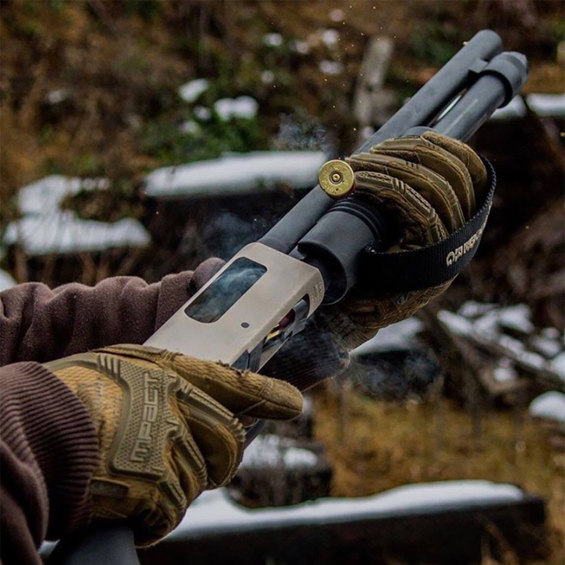 AguilaAmmo's tweet photo. #repost @everydaycivilian #FDEFriday with the @mechanix_wear helping tame the @mossbergcorp Shockwave 12ga with #AguilaAmmo #Minishells https://t.co/y78f5iaYo9