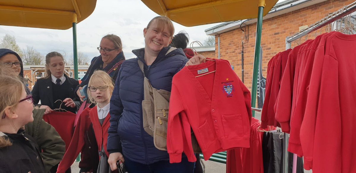 BirkwoodPrimary's tweet image. Our 1st ever pre loved uniform shop was a great success! Thanks for your support #incrediblecommunity ❤ #recycle #earthmatters 🌍 1 of 2