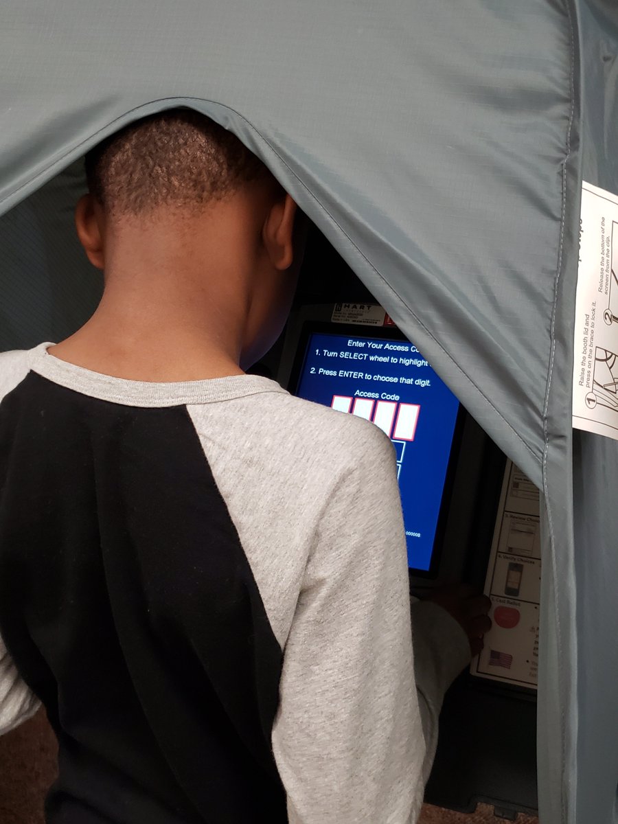 JessDeLuca3's tweet photo. We had an incredible experience today! Mrs. Gannon, a manager of elections for Peoria county, came to our class to explain voting and allow us to cast our ballots using authentic voting machines! One student said, "I didn't know voting could be this fun!" #BannerFamily #323learns https://t.co/228YssN3ri