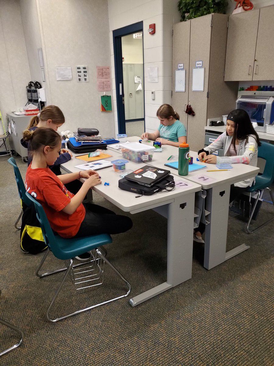 pedwards149's tweet photo. 6th grade students putting classmate's puzzles together! Designed, drawn in CAD, and 3d printed! Wow! #ilbsd13 #wfwarriors #pltw https://t.co/RxedOlFFV2