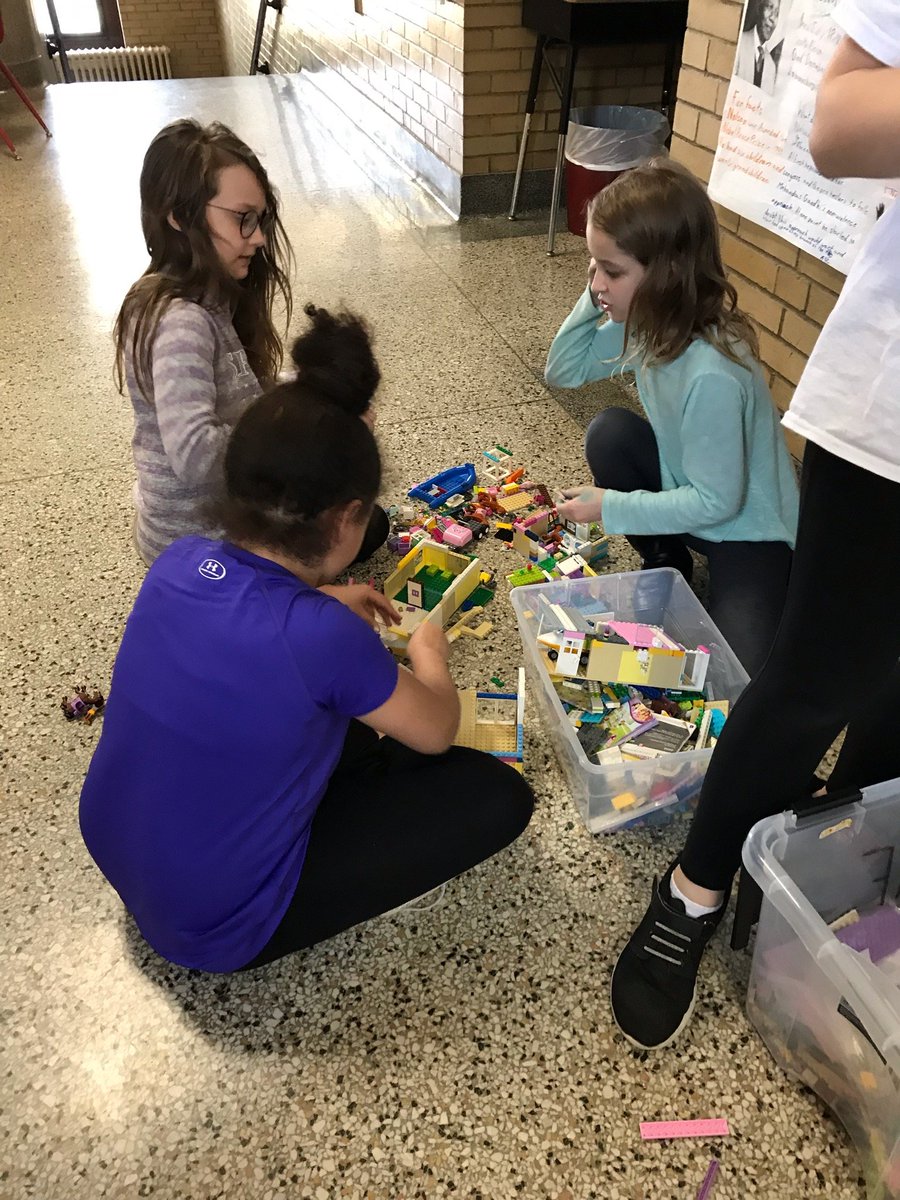 Hyde3rdG's tweet image. Rewarding our positive choices for the week! #guideddance #legos #coolmath #art #picassotiles @HydeElem