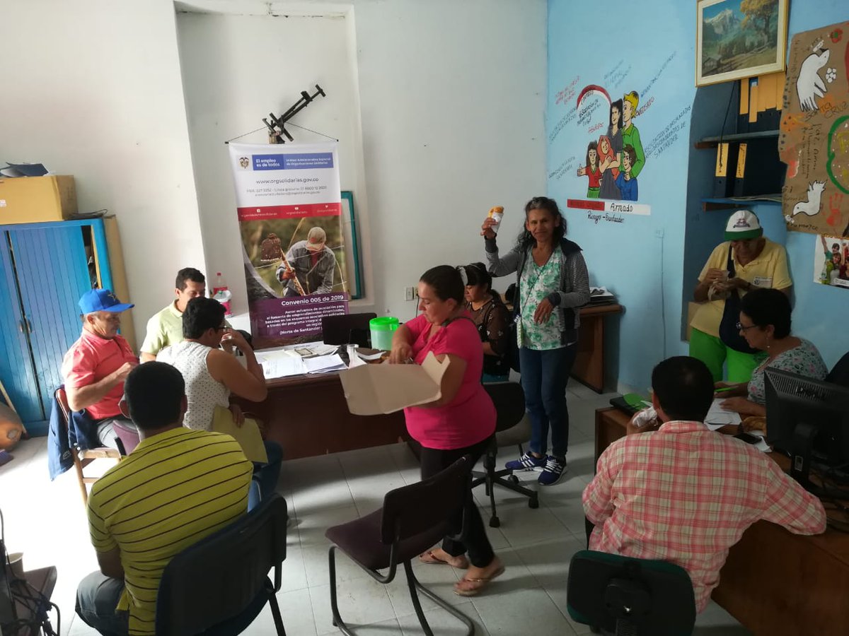 UsolidariaCo's tweet photo. En el municipio de #Rionegro #Antioquia como avance en la ejecución del convenio de 05 de 2019 de @OrgSolidarias y su operador #Lexcom se realizó la jornada de caracterización poblacional con la Asociación de Desplazados Destechados Emigrantes de Rionegro. https://t.co/fL7sIBx85Q