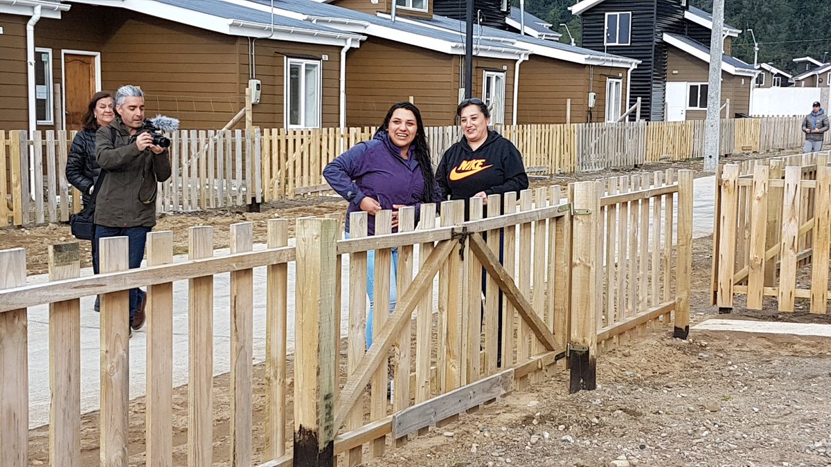 📌Gobernador <a href="/mortizaysen/">Manuel Ortiz</a> acompaña a familias de comités de viviendas que agrupan142 casas 🏠en #PuertoAysén a visitar sus futuros hogares,momentos llenos de emoción fue lo que se vivieron📌 #ChileEnMarcha <a href="/sebastianpinera/">Sebastian Piñera</a> <a href="/Minvuaysen/">Minvu Aysen</a> <a href="/Minvu/">MINVU - Chile</a> <a href="/AnaMariaMoraA/">Ana Maria Mora A.</a>
