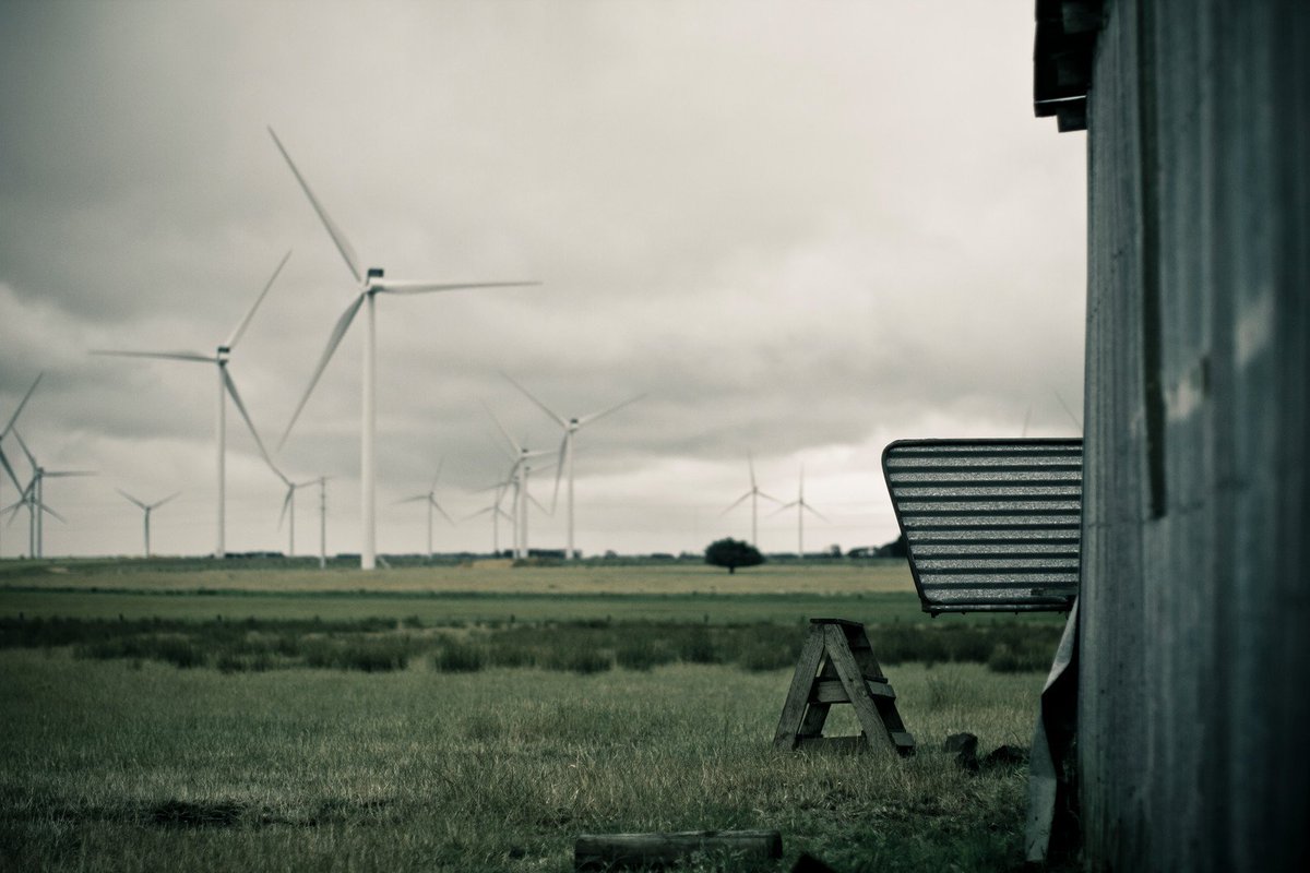 Vestas's tweet photo. Renewables generated a 21% of Australia's electricity in 2018, and 2019 could be another historic year, according to the @cleannrgcouncil. Australia 🇦🇺 was #Vestas’ second-largest market in 2018, where we sold over 1GW, More via: https://t.co/3aGk85hW12 https://t.co/aDh7ZaTmSe