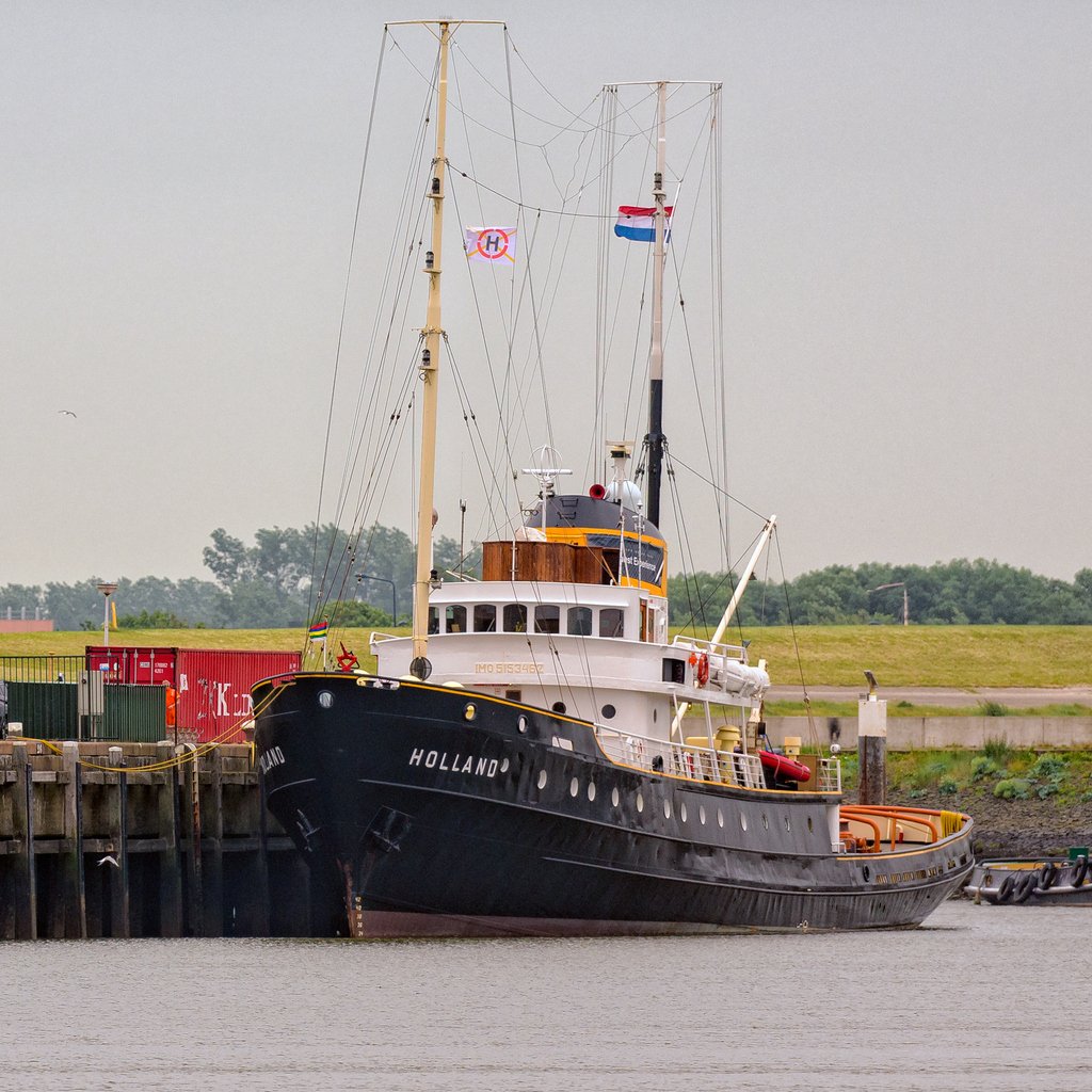 OvingeRoel's tweet photo. EN - Tomorrow a stroll with this grand lady | NL - Morgen op pad met deze mooie dame | DE - Morgen unterwegs mit dieser schรถnen Dame --- #Zeesleepboot #Holland #PortofHarlingen #Vriendendagen https://t.co/tXrb6Fhpn2