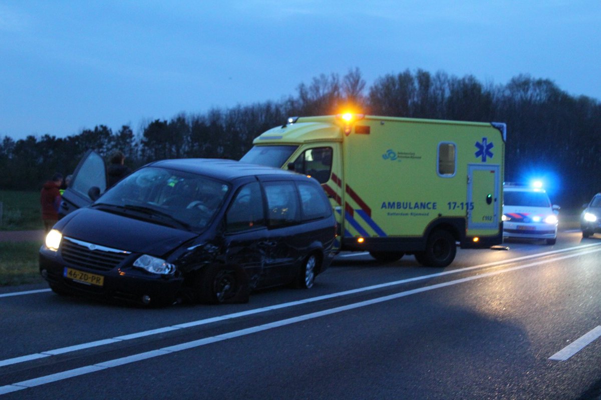 OuddorpM's tweet photo. NIEUWS: Aanrijding tussen twee personenauto's op N57 bij Ouddorp 
https://t.co/hNymZvCQl7 https://t.co/BlsqKMyrLf