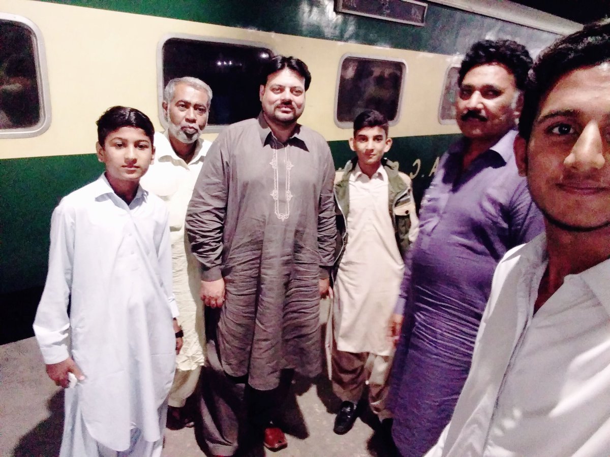 AdnanChandPPP's tweet image. #DrinkingTea At #Rohri
#TeaTime 😉👍