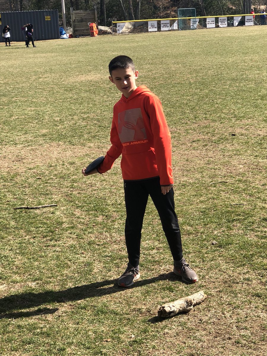 UxbWhitin's tweet photo. The Whitin zIntermediate Track Team is in full swing . The athletes got a chance to work with Coach Hill on throwing the discuss this week!
#WISAthletics
#Track101
#HighSchoolMemories https://t.co/uYQg7ccEn4