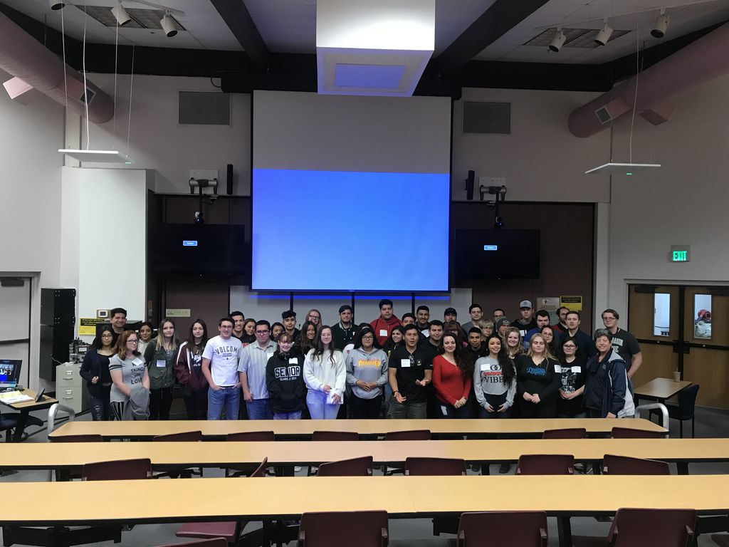 GEARUPUNR's tweet photo. GEAR UP REPRESENT 🙌🏾 @GEARUPUNR @GEARUPGBC @WoosterColts Beatty and Pahrump Valley in the house !! Thank you ALEX !!! #STEAM #college #GEARUPworks #FirstGenNV https://t.co/cr59zRkizk