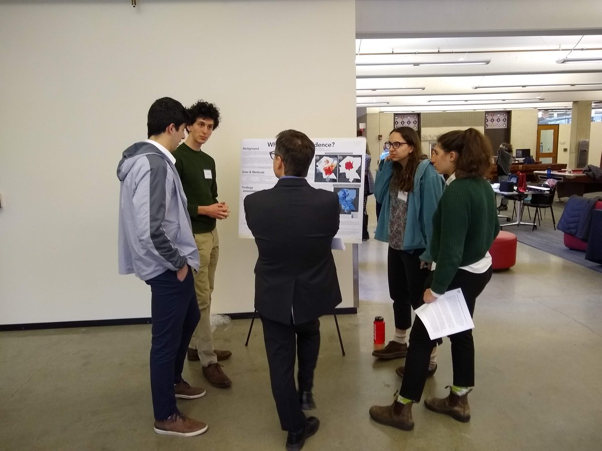 SwearerCenter's tweet image. .@BrownUniversity students present "Mapping Providence," a community-centered research project focused on issues of social equity and the built environment, at the #EngagedScholarship &amp;amp; #SocialJustice Undergraduate Research Conference @HarvardPBH. @BrownandProv