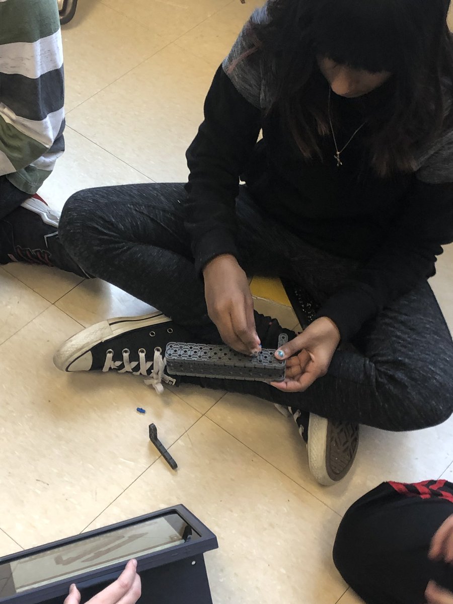 ckear4thgrade's tweet photo. 4K had fun building an inclined plane with VEX materials. Getting ready to rescue a tiger. @ViolaAchieves https://t.co/hzs8irfl05