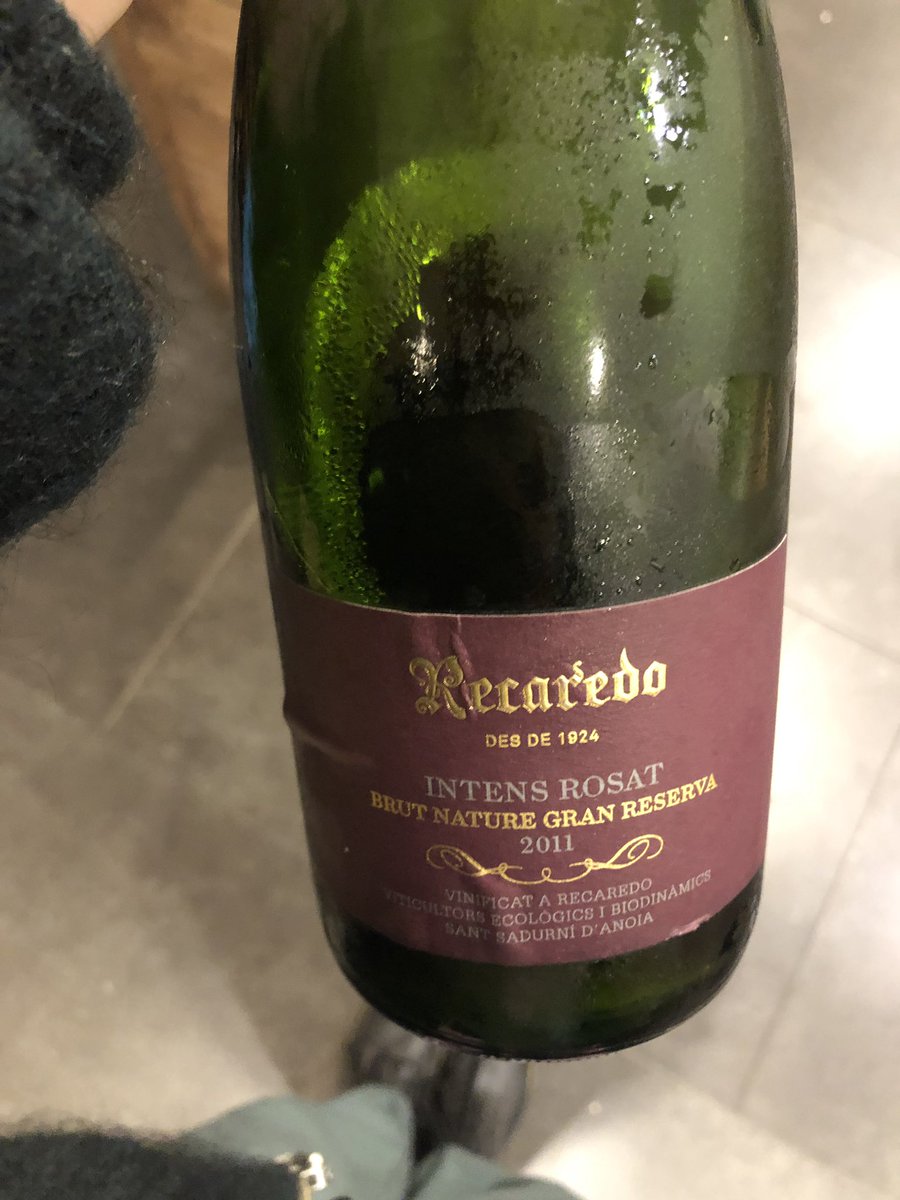 focdevi's tweet photo. Avui maridem el nostre pop amb el intens rosat de @Recaredo1924 🎉 Un festival de colors i sensacions! #lanimabistro #maridatges https://t.co/ol8qauhv7L