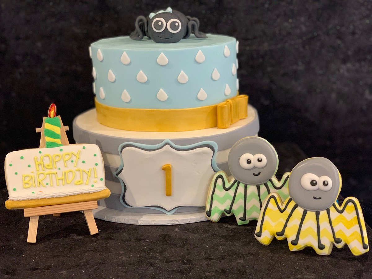 mainstreetreats's tweet photo. It may have looked gloomy, but at least the rain stayed away long enough for our friend! No washed out spiders here! @carmelartdesign
#customcakes #firstbirthday #spidercake #spidercookies #customcookies #decoratedsugarcookies #royalicing #royalicingcookies #birthdaycookie https://t.co/1zApdEVdZ8