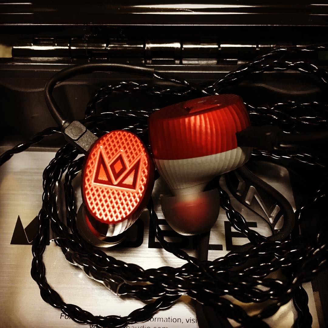 noblebywizard's tweet photo. The K10 red never gets old, does it? The sound doesn't either.
Photo: napolitansmith
#NobleAudio #Kaiser10 #headphones #audiophile #hifi #musicartist #musically #photooftheday https://t.co/HICo42iJNh