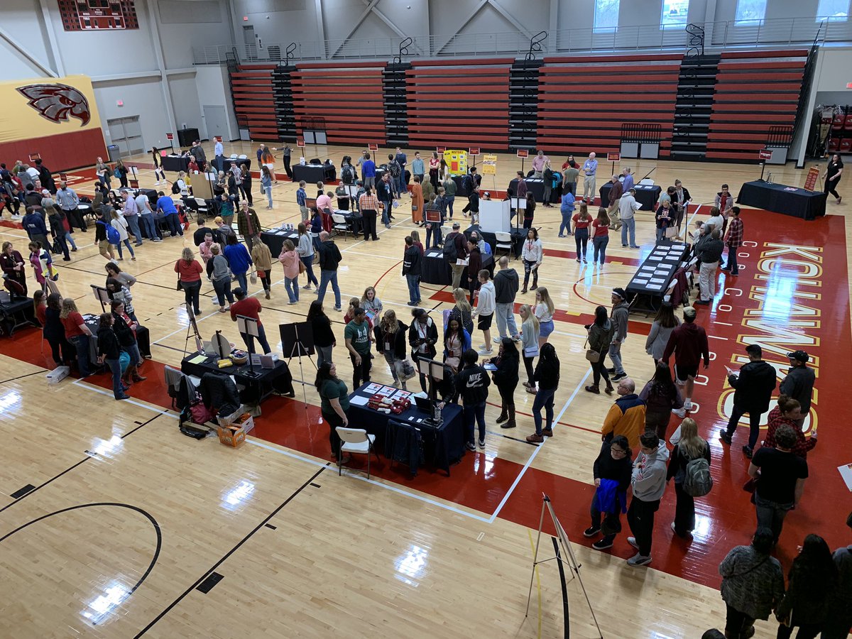 CoeCollege's tweet photo. Future Kohawks are becoming acquainted with professors from some of our 60+ areas of study. This is the place to get questions about the classroom, research opportunities and internships answered. #LearnLikeAKohawk https://t.co/9zfY0fvUpx