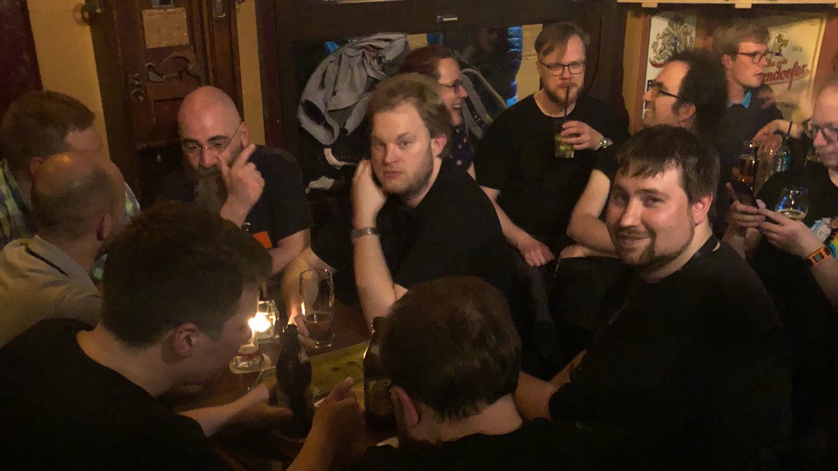 raupach's tweet image. #Developer Dress Code auf dem @_developercamp Alle Black everything. #devcamp19 #abendprogramm #eof