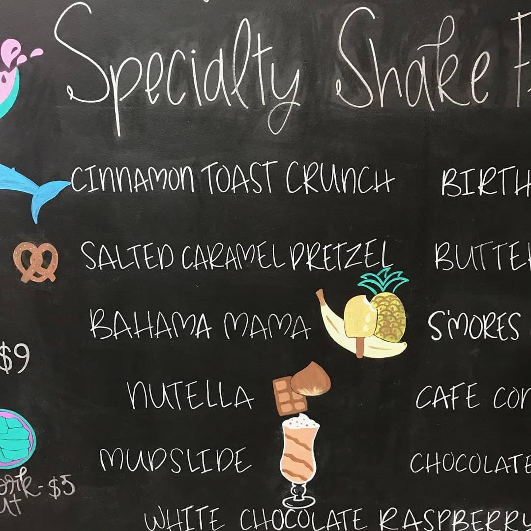 CedarMarkers's tweet photo. #Repost: @hopeandfaith_lettering14
.
It's Lit🥤🌱🔥
I used acrylic paint and @cedarmarkers chalk markers to do this💜
.
.
.
.
.
.
.
#menuboard #chalkboardmenu #chalkwall #bistrosign #nutritionstore #nutrition #healthy #healthysweets #healthylifestyle #fitlife #getlit #itslit #l https://t.co/YuSB12pQsX