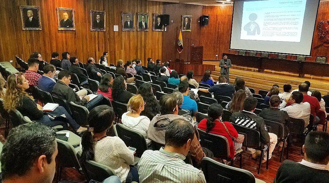 MinTrabajoEc's tweet photo. #MDTLoja | Realizamos #CapacitaciónMDT de nuevas #ModalidadesContractualesEC en el campo turístico, ganadero, agrícola y software, acordes a las necesidades de la localidad en #Loja.

Director Regional - @andrsteb https://t.co/zR3djVVq5W