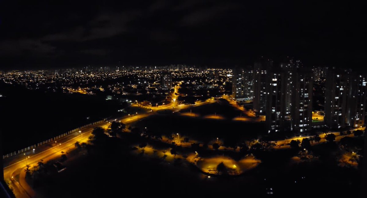 GallonSusiane's tweet photo. Uma noite dessas bixooo! #maisgoias #goiania #madrugada https://t.co/zGxfp2ABvH