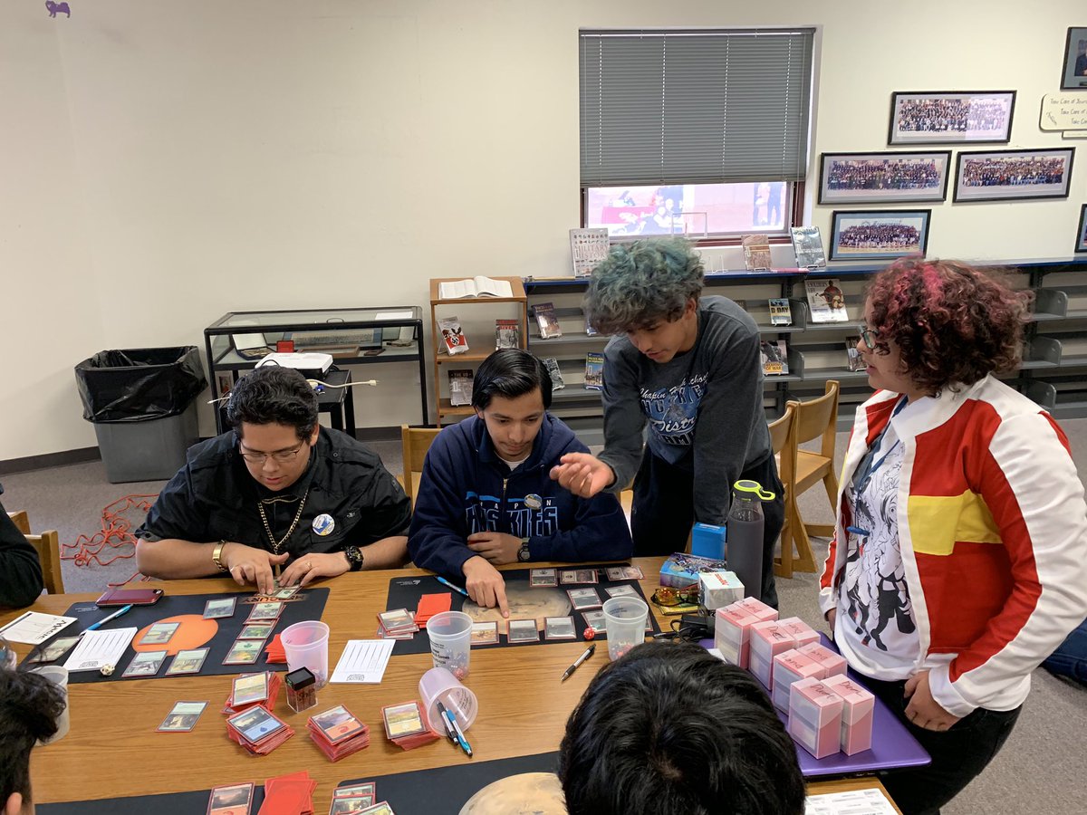chapinpltw's tweet photo. #ChapinCommunity Thanks to #ChapinLibrary for sponsoring #BigDawgsFanCon Thankful to see #ChapinMagnet students hanging out, having fun #PrideoftheNortheast https://t.co/HM7W3y1cQb