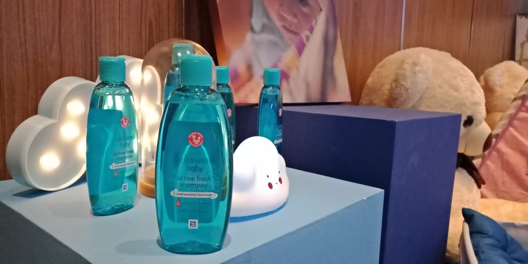 theurbanmama's tweet photo. Selamat pagi Urban Mama. Pagi ini bersama #JohnsonsBaby dan #TUMBloggers Surabaya sudah hadir di rangkaian acara #SentuhanCinta Pelatihan Pijat Bayi dan Manfaat Bagi Tumbuh Kembang Si Kecil.
.
#TUMBloggersMeetUp https://t.co/llz4xadDtb