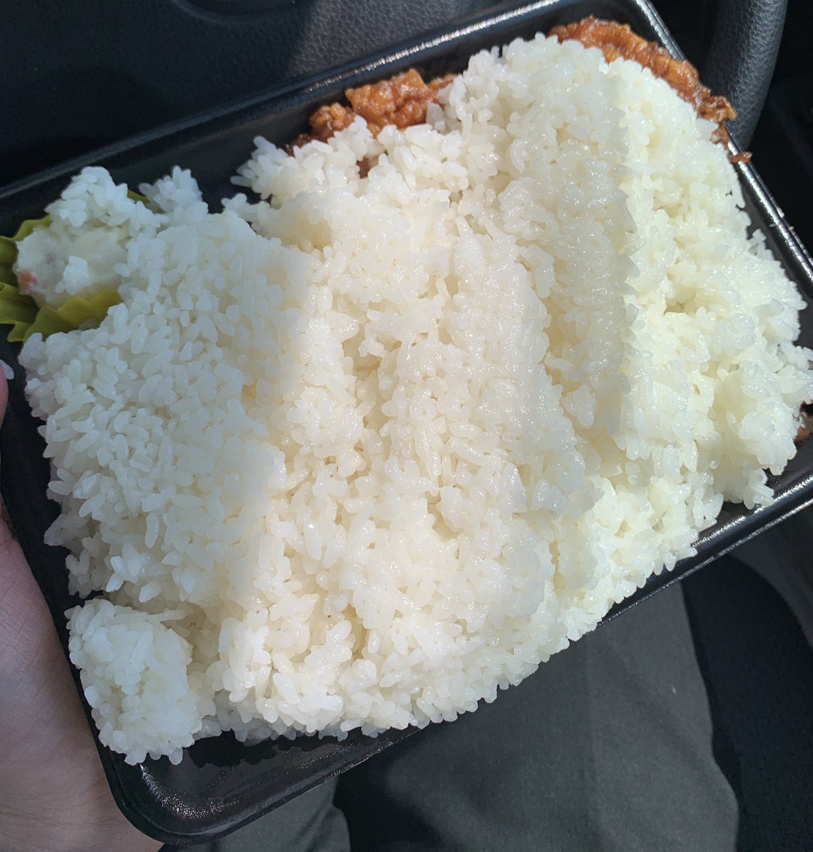 yi2018's tweet photo. どした？
外人店員さんやりすぎでは？
令和の仕業？

#チキン南蛮弁当 https://t.co/ltQceSX9WL