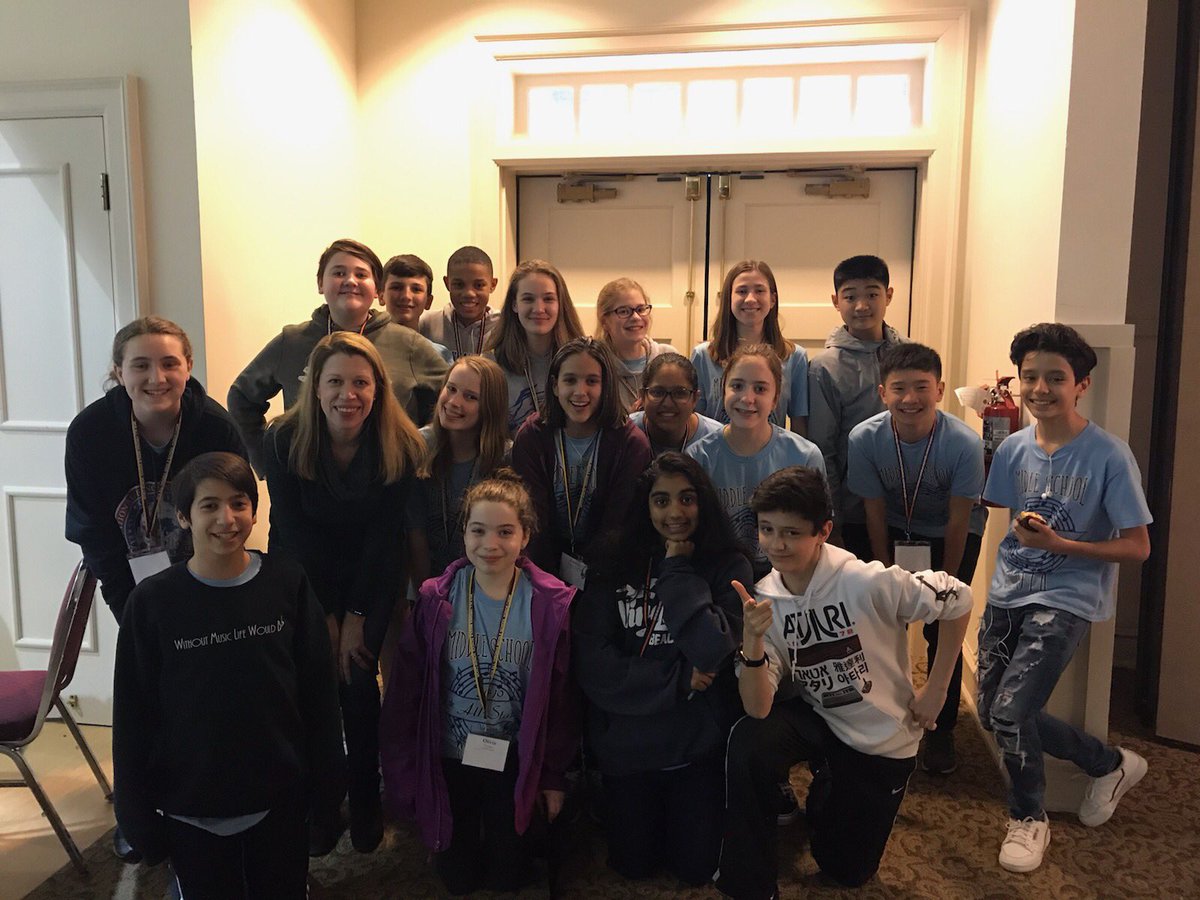 skcrump4's tweet photo. Amazing voices at the All State Middle School Honors Choir Concert!  Thanks for all you do, Mrs. Lee! @FrostMSVA https://t.co/pJCXLcDGun