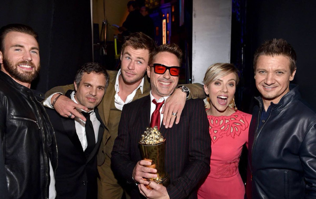 ロバートダウニーJr ・クリスエヴァンス ・クリスヘムズワース ・マークラファロ ・スカーレットヨハンソン ・ジェレミーレナー  初期アベンジャーズ6人が、米4月8日放送の@GMA に一同揃って出演決定！ 初期メン6人が一度に出演するのは超レア！！ コレが最後になる可能性 ..., image size:1200x758