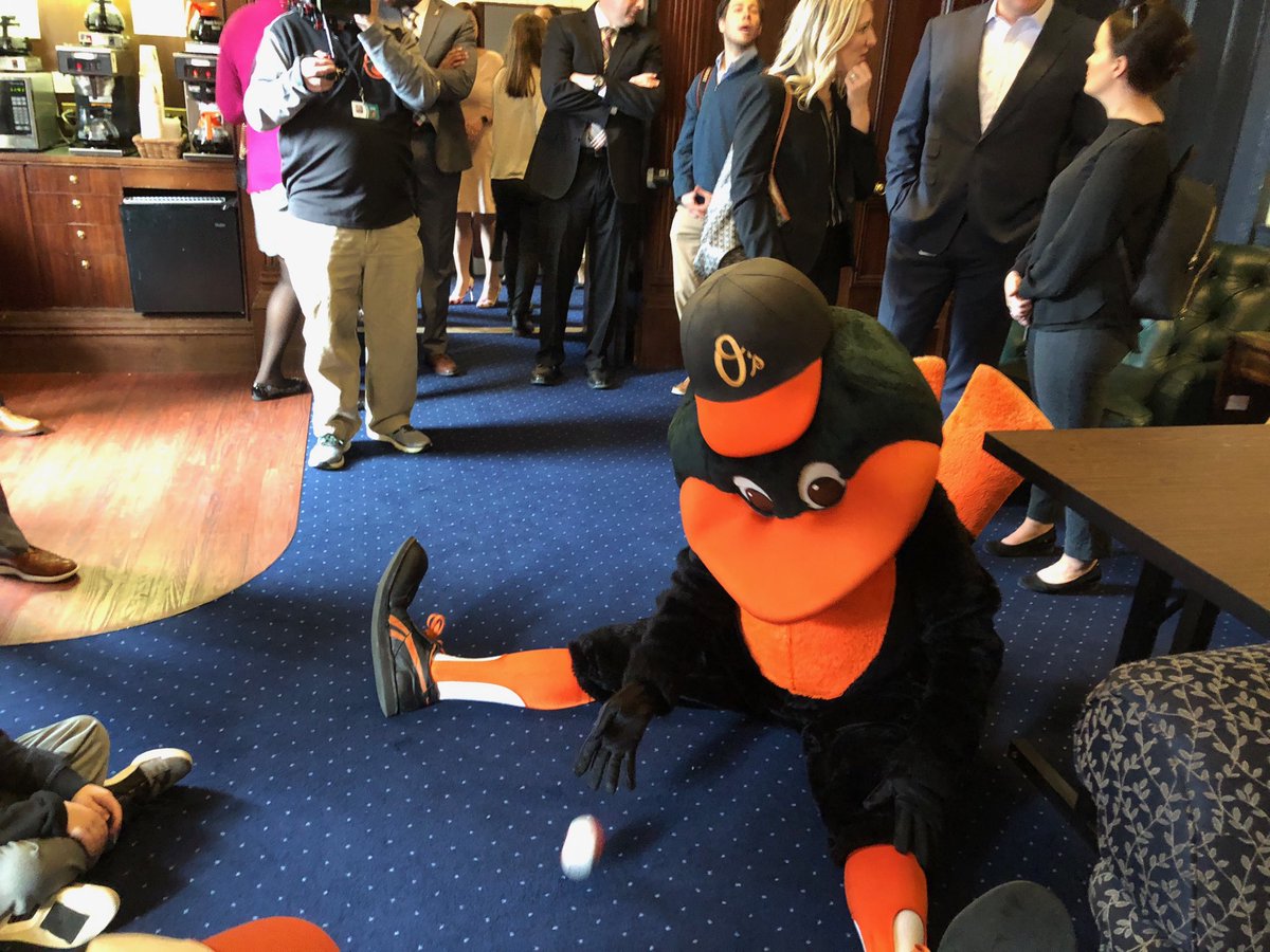 APBrianWitte's tweet photo. The Oriole Bird plays plays ball on the floor of the House lounge during a visit earlier today to the Maryland General Assembly. #mga19 #oriolebird #annapolis https://t.co/dDd5KIZbv2