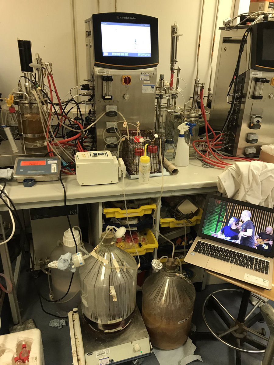 Non è che proprio me va, ma i miei venerdì ultimamente sono bioreattori e #propagandalive. Un saluto da me e i batteri in crescita nel lab 1.28 della University of Bath, Uk. #vardipuntata <a href="/welikeduel/">Propaganda Live</a>