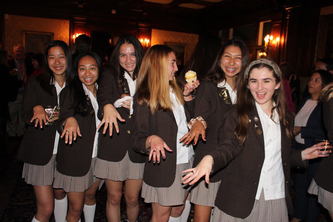 The theme of this year’s Ring Night Mass—“United by Love”—truly captured the spirit of our soon-to-be-Senior class!✨💖✨Thanks to our alumnae moms, sisters and aunts for coming home to #500Bellefontaine to share in this beloved tradition. #Classof2020
