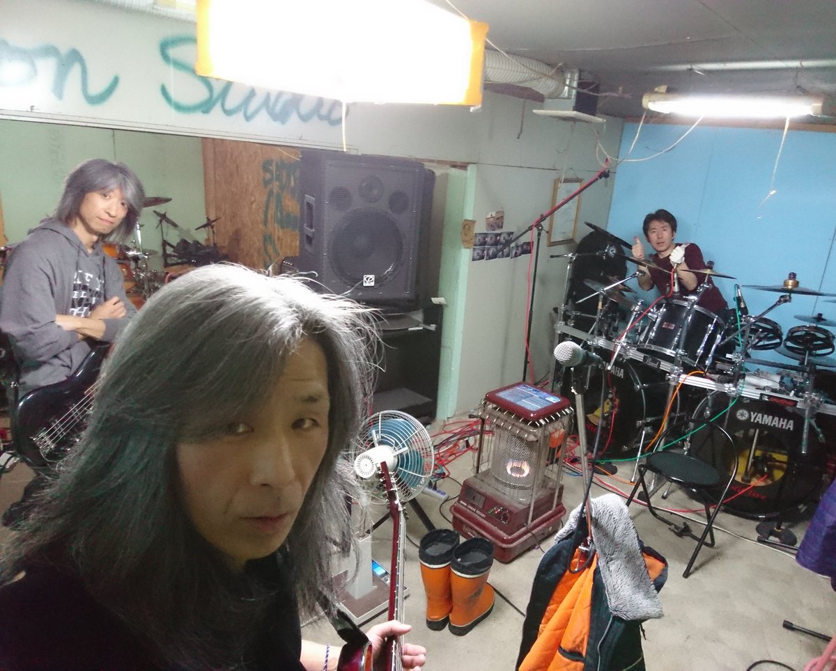 SPLITFI63907904's tweet image. 昨日は約１ヶ月ぶりのリハ‼️
とにかく28日ロック上等まで鈍った感覚を気合いで取り戻す‼️(^O^)👍
#SPLITFIRE
#ロック上等