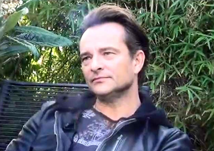 bidauxclaudine's tweet photo. #davidhallyday 
#ladiscretion 
#lagentillesse 
#lasagesse
#labienveillance
#respect 
#forever 💙💙💙💙 https://t.co/OEQoEwpgYj