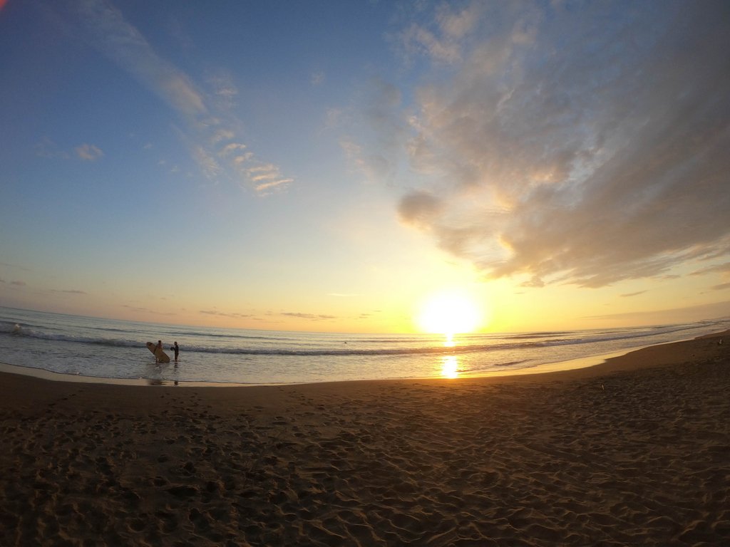 Kalonsurf's tweet photo. Ending the week with a beautiful sunset from the beach.
.
#surf #sunset #surflife #beachlife #learnsurf #coaches #ocean #kalonsurf #costarica #beautiful https://t.co/1eM6eRsSFM