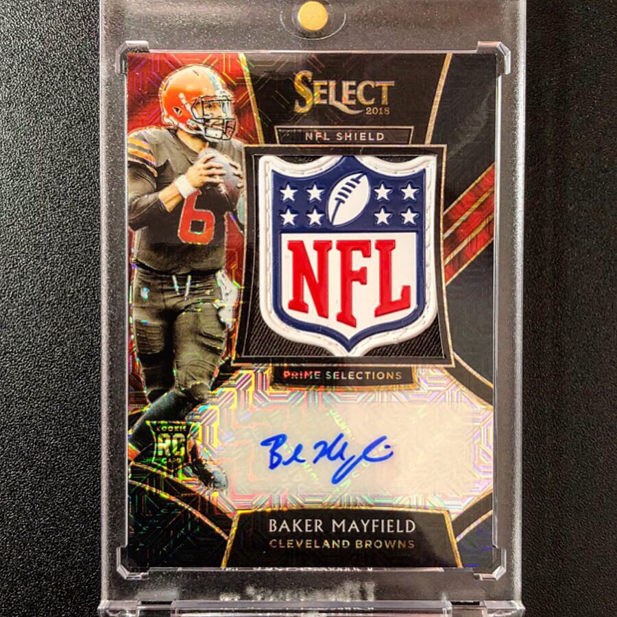 insta_trading's tweet photo. 💥 ONE of ONE 💥
@bakermayfield NFL Shield ONE of ONE Auto from 2018-19 @PaniniAmerica Select Football!!! #oneofone #topps #paniniamerica #tradingcards #football #bakermayfield #cleveland #browns #clevelandbrowns #1of1 #paniniselect #boxbreak #boxbreaker #wow #rookie #rc https://t.co/R8JCUo0nVV
