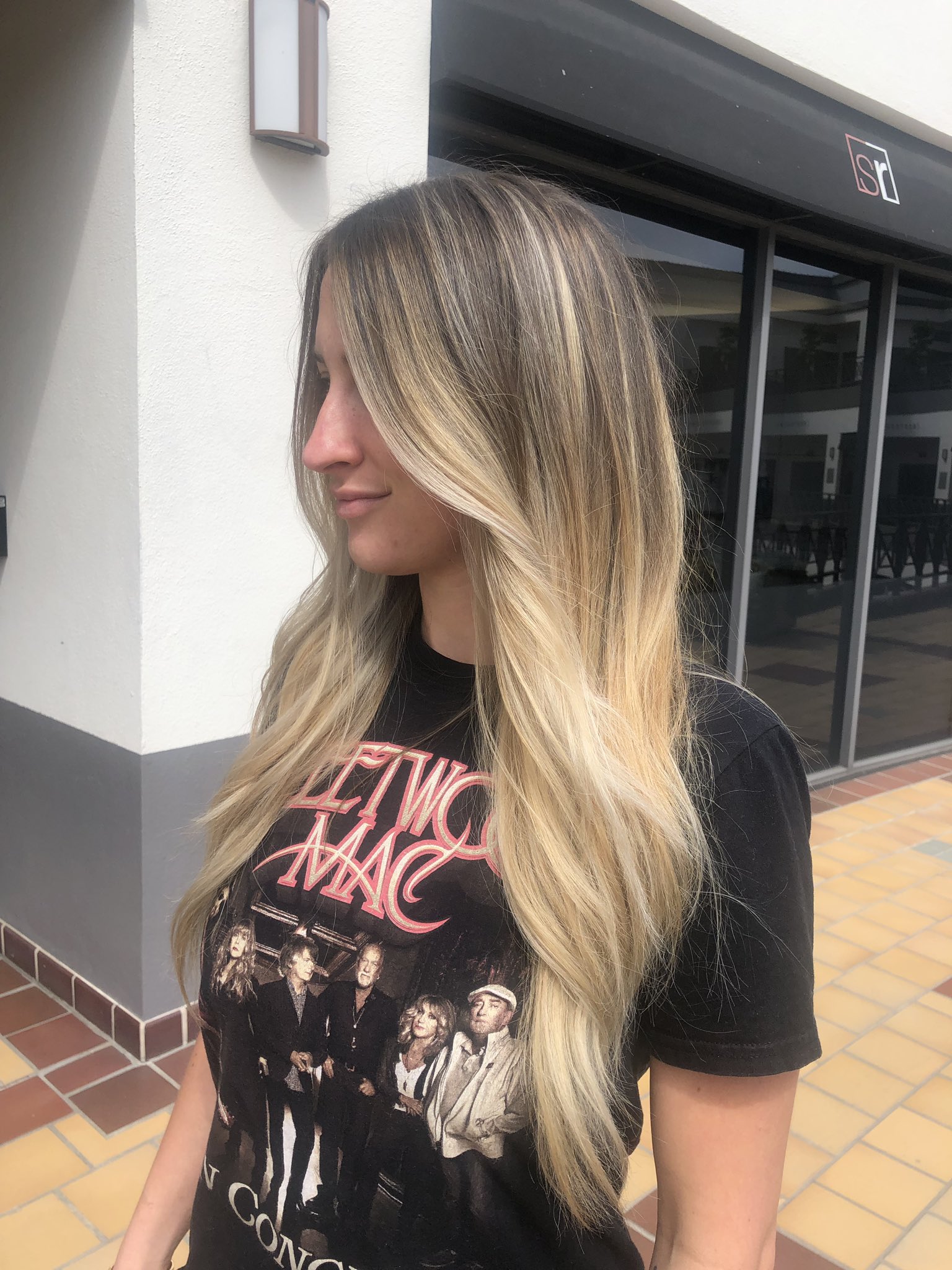 I took the votes into consideration but like they say, blondes do have more fun... let the games begin 😍 #NewHair #Blonde #ToastedCoconut https://t.co/aQZAT7rAju