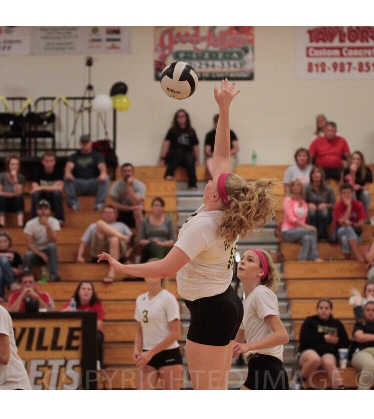 isuwcvb's tweet photo. Meet sophomore Health &amp; Safety Officer Breanna Robertson. Bre is an outside hitter from Henryville, IN. She is majoring in Elementary Education. Fun Fact- Bre is a twin &amp; has a new puppy named Kona https://t.co/IXEXezZaaC